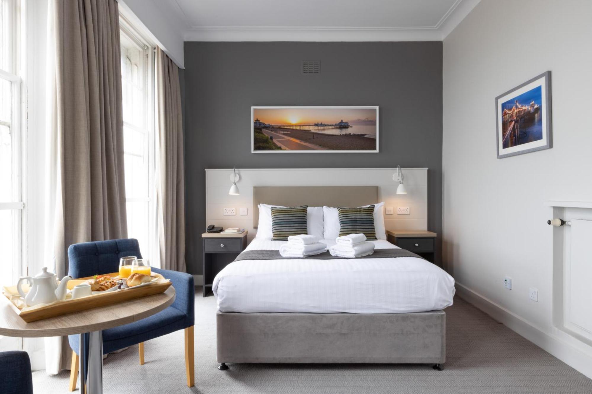 The Burlington Hotel Истборн Стая снимка