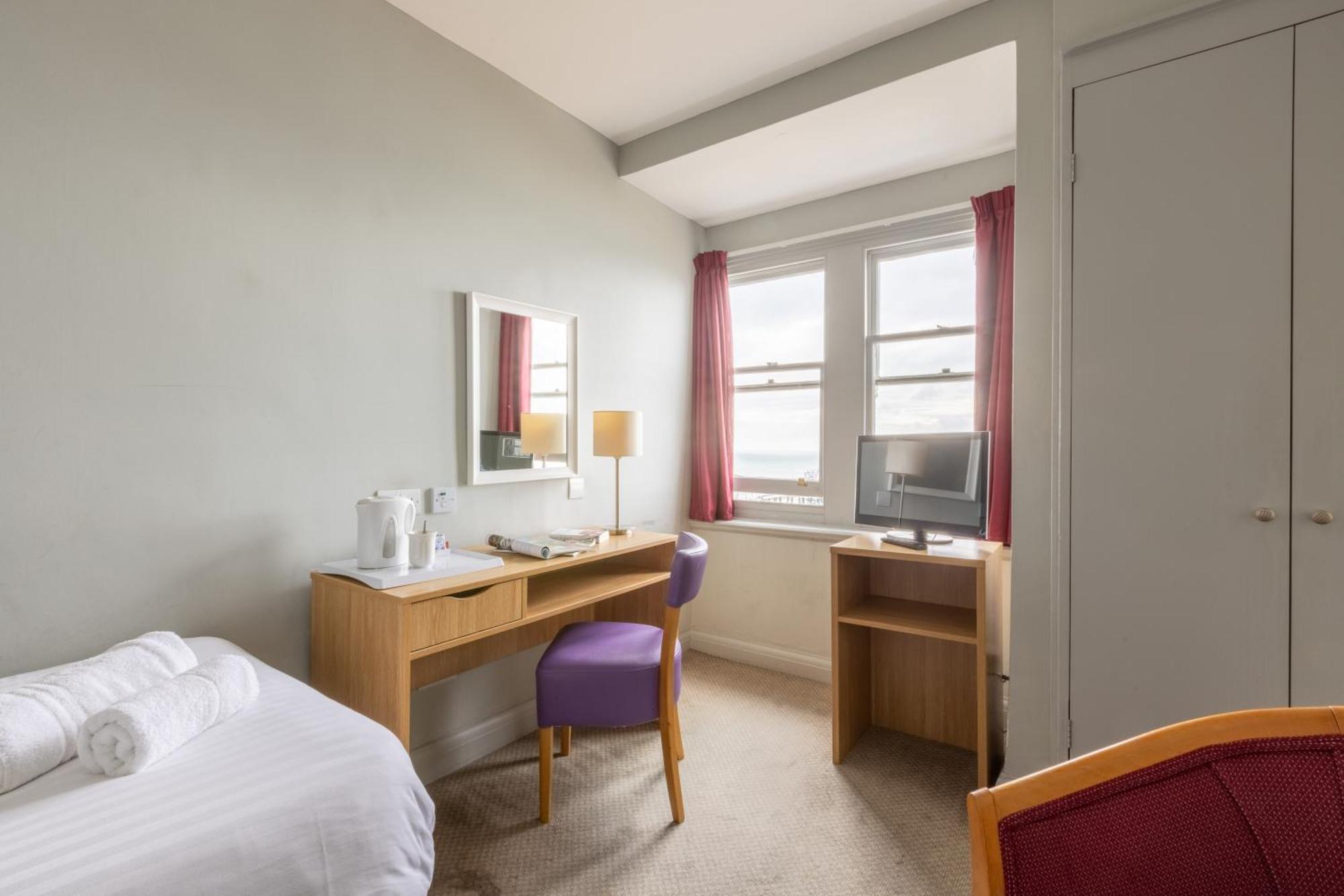 The Burlington Hotel Истборн Стая снимка